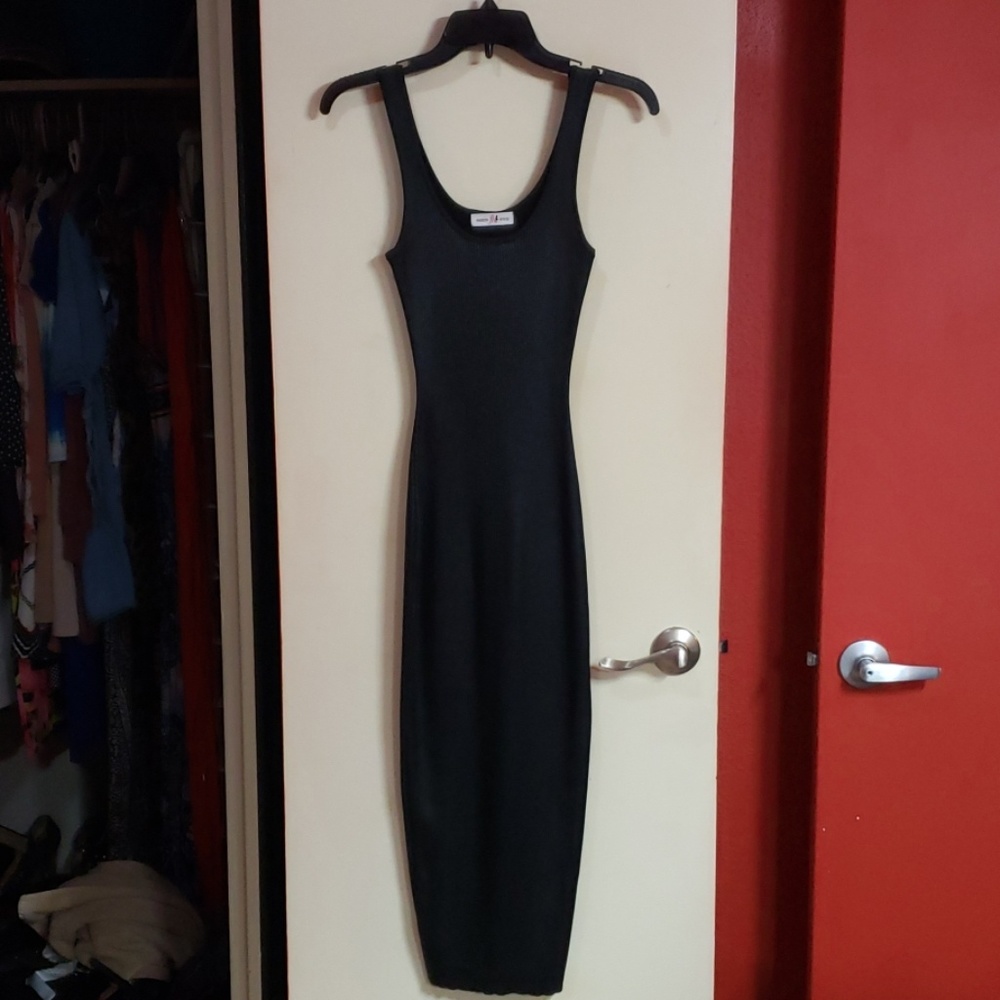 🦋Sleveless Black Maxi (Satin/Shiny look)